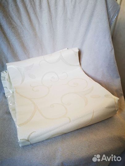 Скатерть жаккард новая 140 на 220