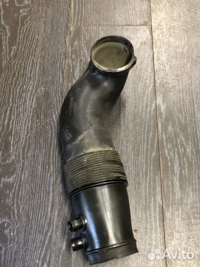 Шланг забора воздуха Audi S8 D3 5.2 V10 07L129628E