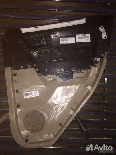 Обшивка двери задняя левая Hummer H3