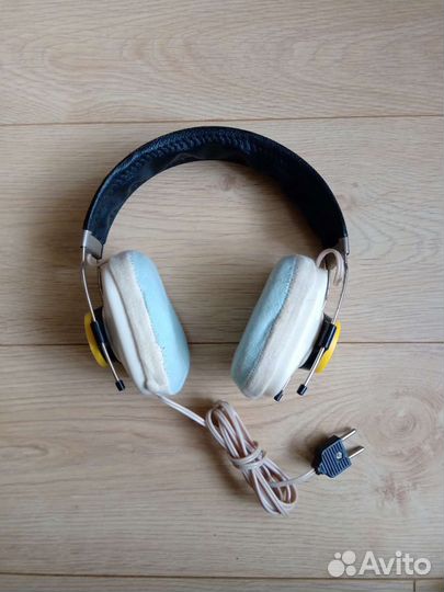 Наушники ретро