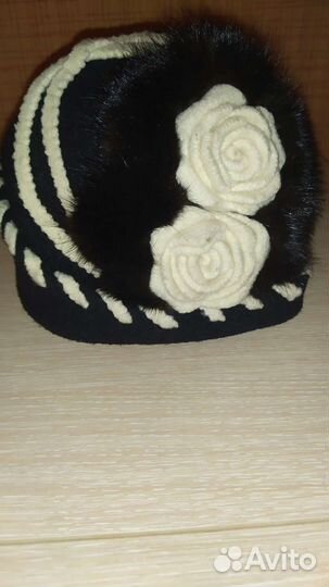 Шапка с норковой отделкой женская