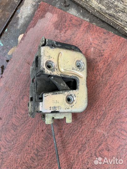 Замок задней левой двери Volvo 440, 460