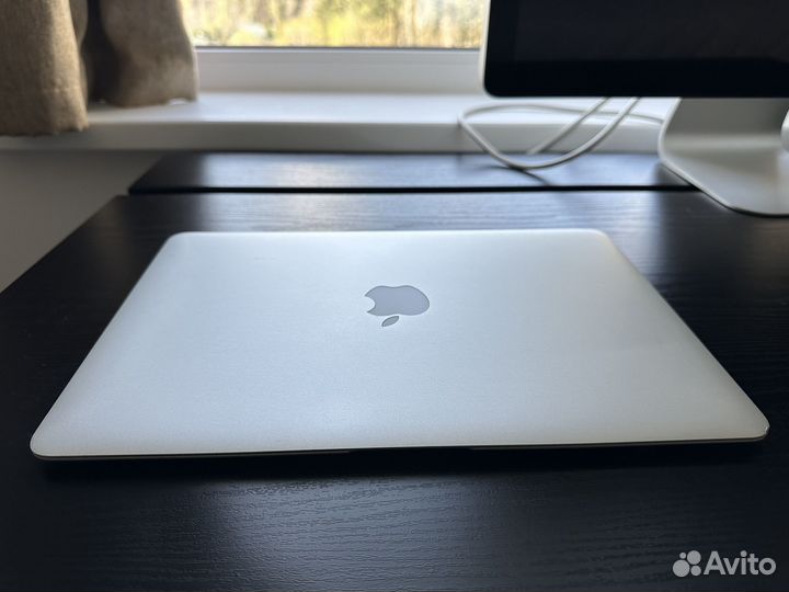 Монитор и ноутбук apple в подарок трекпарк