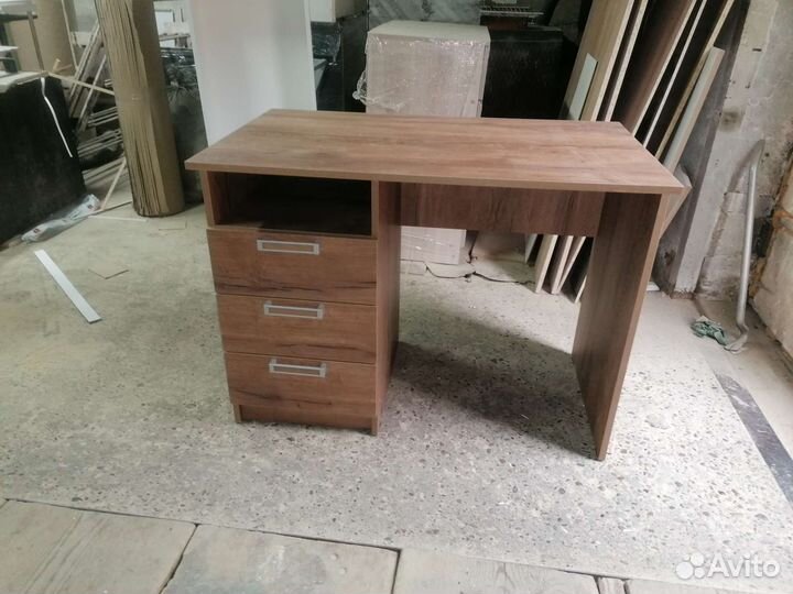 Детский письменный стол