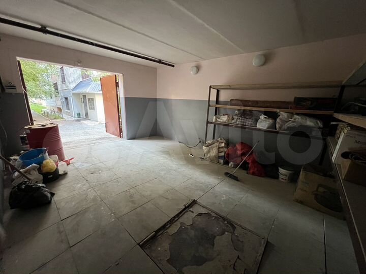 Гараж, > 30 м²