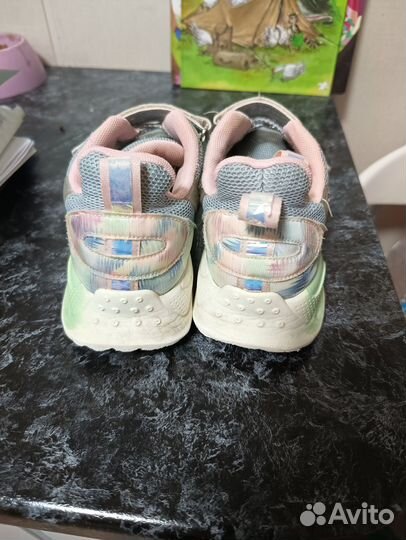 Кроссовки Капика 37 стелька 23 см