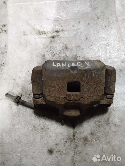 Суппорт передний левый Mitsubishi lancer