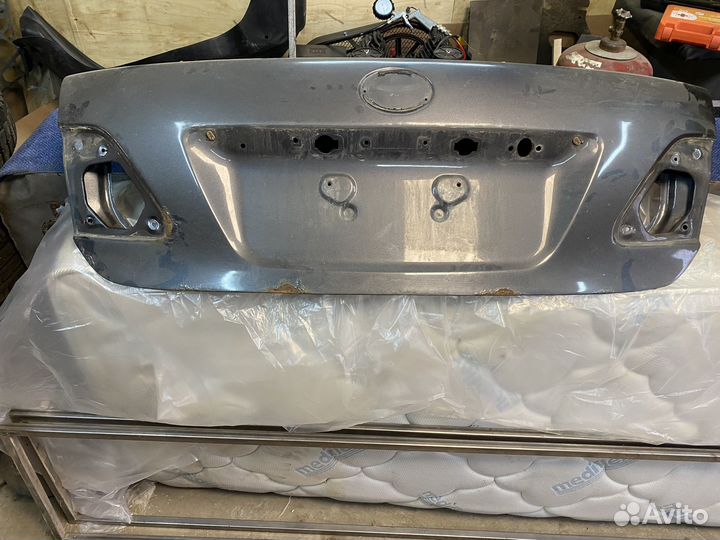 Крышка багажника на Toyota corolla