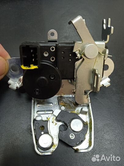 Замок багажника Киа Рио 4