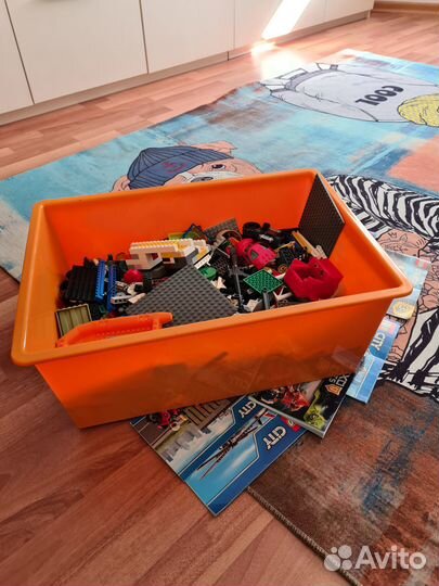 Lego россыпью (с частью инструкций)