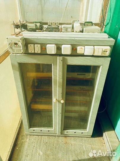 Инкубатор и выводной шкаф