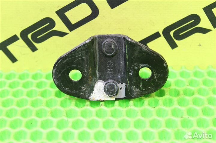 Петля замка багажника задняя Nissan Vanette SK82MN