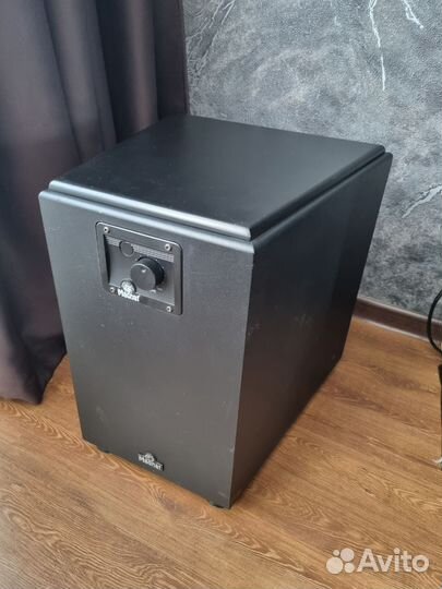 Активный сабвуфер Magnat (домашний)