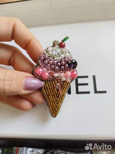 Брошь из бисера