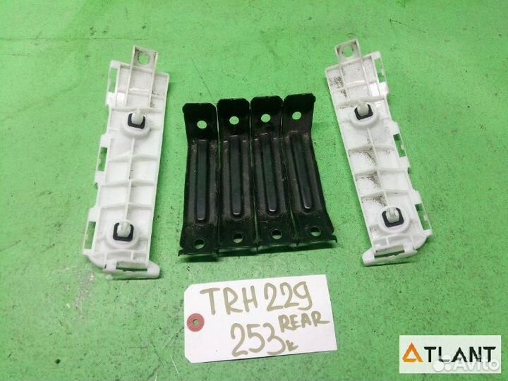 Крепление бампера задняя toyota hiace