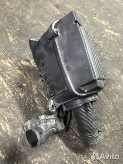 Корпус воздушного фильтра пассат Б6 2.0 FSI