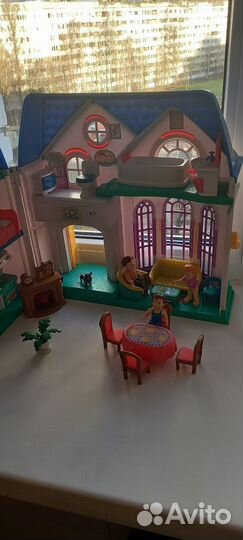 Кукольный домик с мебелью и куклами