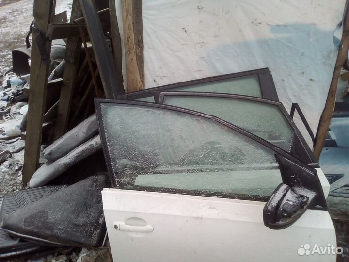 Стекло Volkswagen Polo