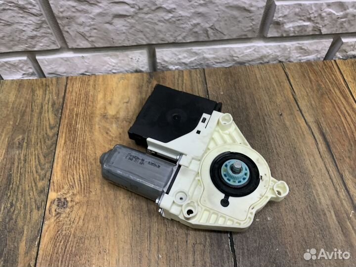 Seat Leon (1P1) Моторчик стеклоподъемника