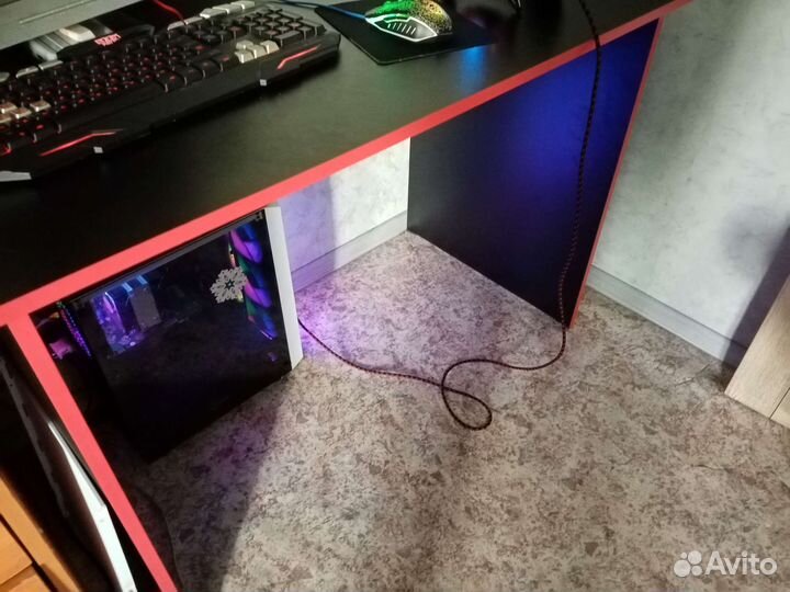 Компьютерный стол