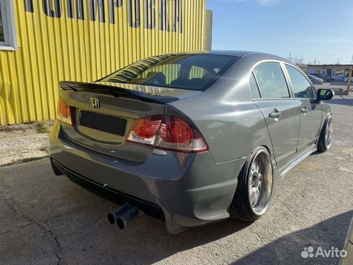 Спойлер на Honda Civic (2005-2012) черный глянец