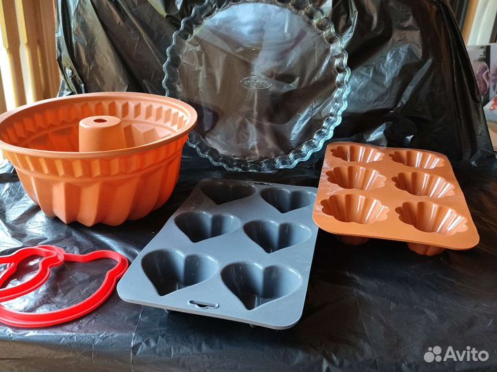 Силиконовые формы и стеклянная форма для выпечки