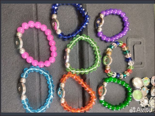 Браслет с клипсой,часами из бусин