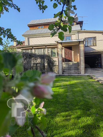 Дом 287 м² на участке 12 сот.