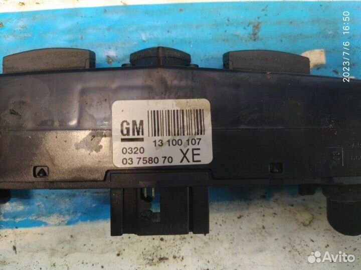 Кнопка аварийной сигнал. Opel Zafira A05 05-15