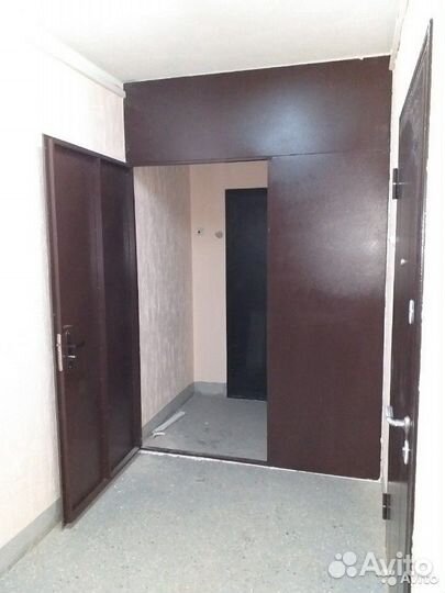 Тамбурная дверь на общий коридор,кладовки