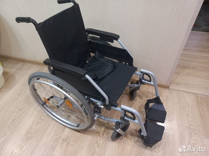 Кресло коляска для инвалидов