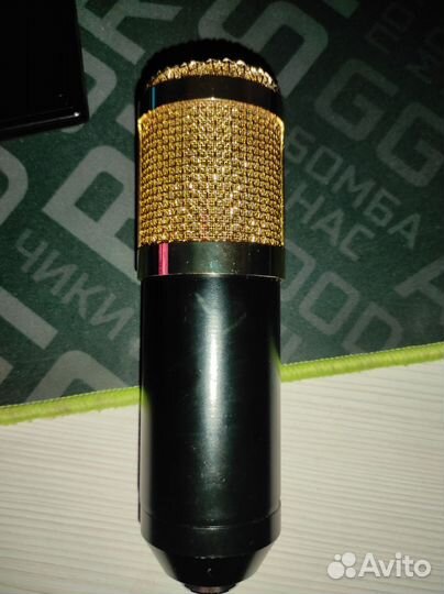 Студийный конденсаторный микрофон