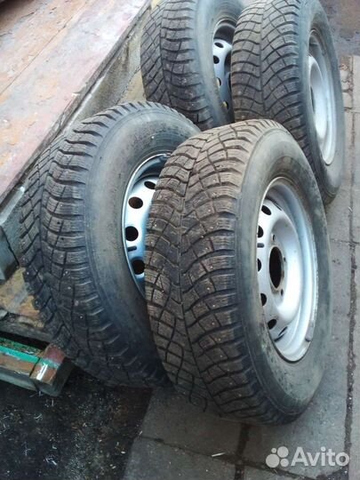 Продаю два комплекта колес r 15