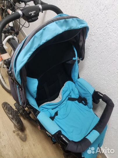 Коляска трехколесная