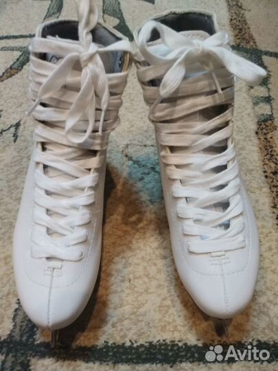 Коньки фигурные женские р. 40