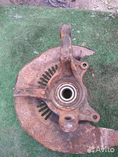 Кулак поворотный передний левый Lexus RX 350 2009