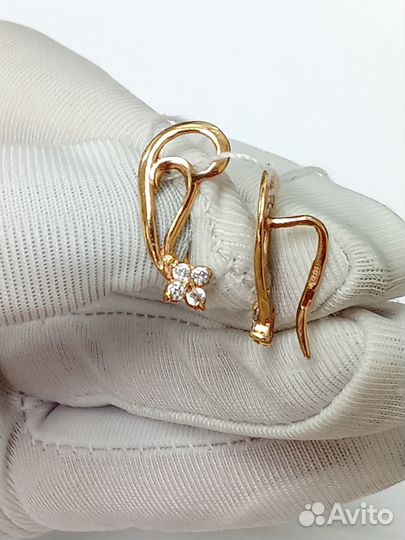 Золотые серьги с камнем