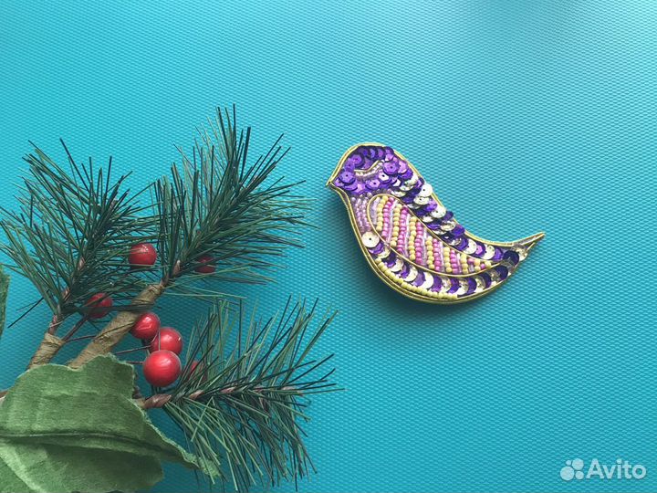 Брошь птичка