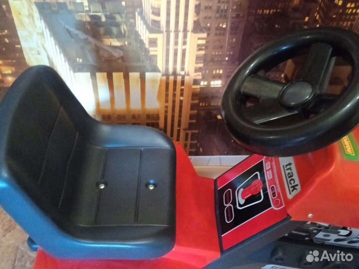 Продам детский трактор на педалях.Состояние 5+