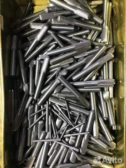 Фрезы по металлу, метчики