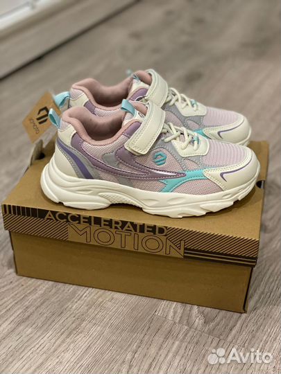 Кроссовки на девочку 33 размер новые