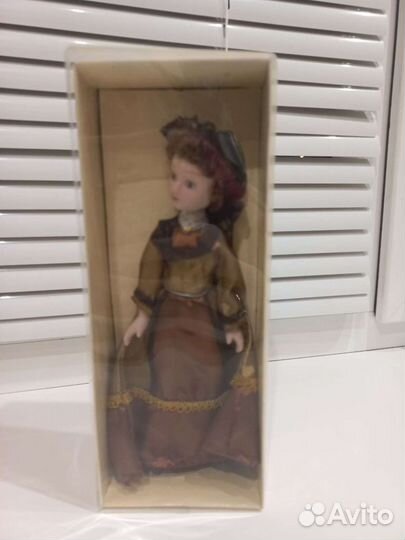 Кукла фарфоровая коллекционная
