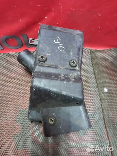 Корпус воздушного фильтра toyota avensis ST220