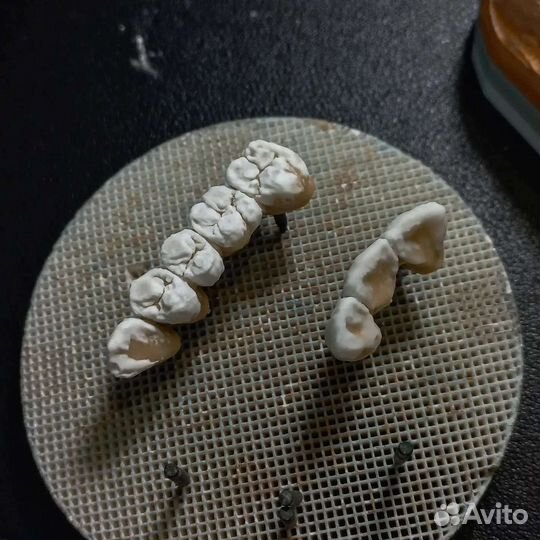 Зубной техник