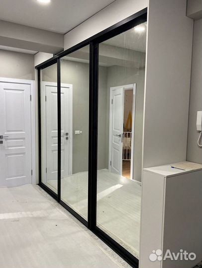 Шкаф с ящиками