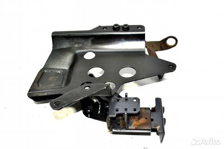 Кронштейн бака жидкости гидроусилителя руля scania