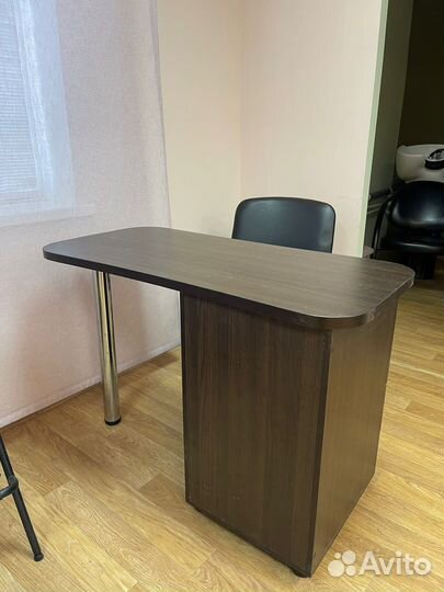 Маникюрный стол