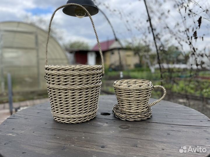 Кашпо из ротанга. Ведро и чаша с блюдцем