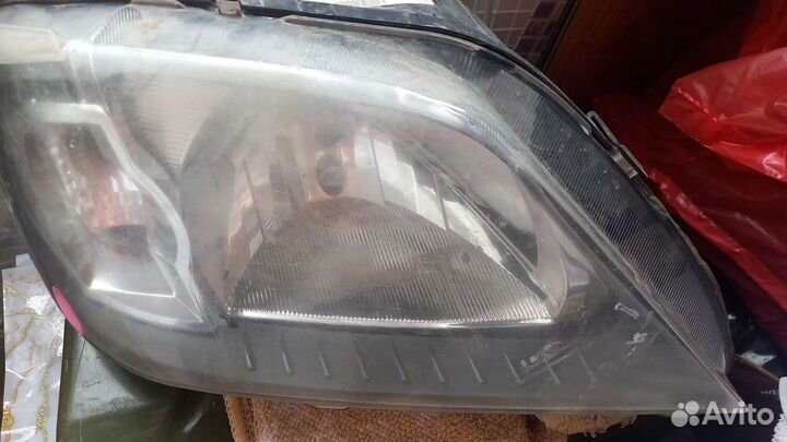 Фара на renault logan 1