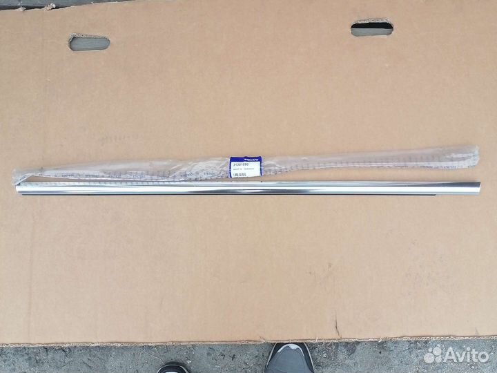 Молдинг стекла задний нижний левый volvo XC70